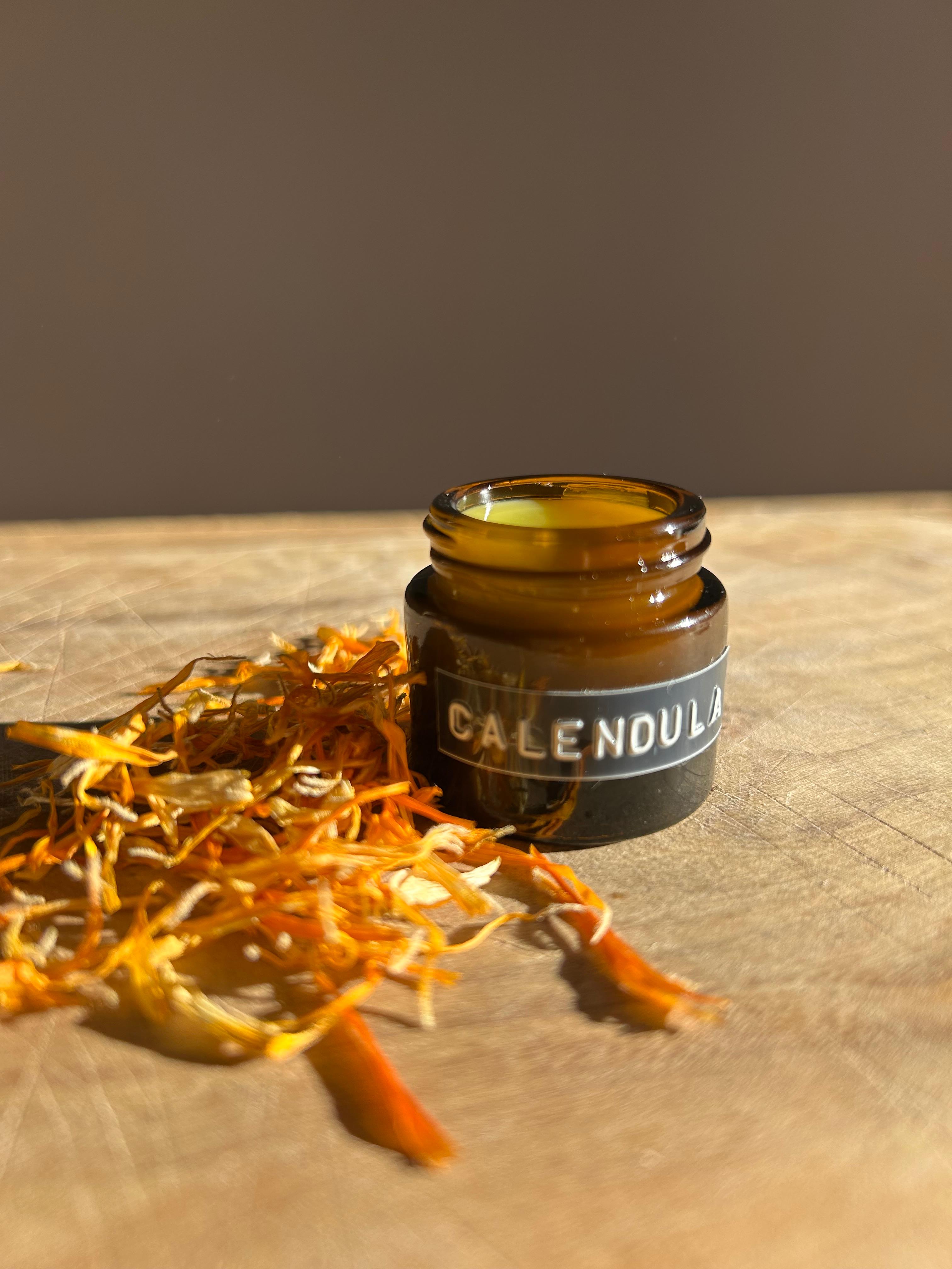 Calendula zalf maken: natuurlijke huidverzorging uit de tuin